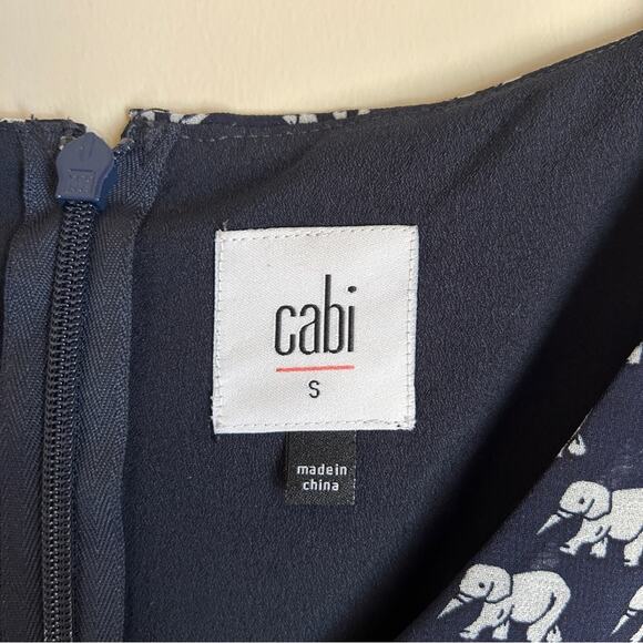 CAbi Navy/White Elephant Pattern Stretchy Waist Short Sleeve Blouse Size Small - Picture 12 of 13